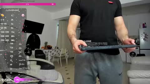 Snapshot of hard_chriss chatting on February 20, 2025, 5:33 am Hard Cock online show from February 20, 2025, 5:33 am
