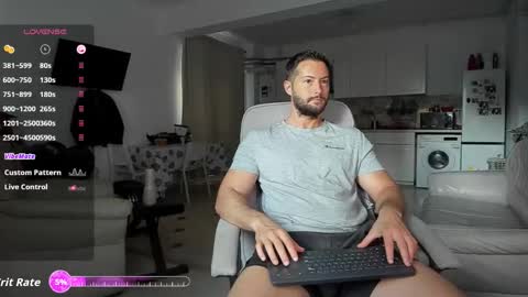 Snapshot of hard_chriss chatting on September 18, 2025, 4:47 am Hard Cock online show from September 18, 2025, 4:47 am