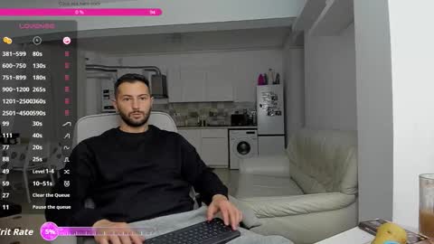 Snapshot of hard_chriss chatting on October 3, 2025, 3:09 pm Hard Cock online show from October 3, 2025, 3:09 pm