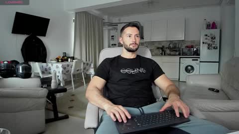 Snapshot of hard_chriss chatting on October 5, 2025, 2:59 pm Hard Cock online show from October 5, 2025, 2:59 pm