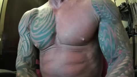 Snapshot of hardbody205a chatting on December 1, 2024, 10:32 pm hardbody205a online show from December 1, 2024, 10:32 pm