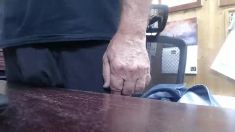 Snapshot of hardbuns chatting on October 30, 2025, 8:38 am Brad online show from October 30, 2025, 8:38 am