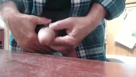 Snapshot of hardbuns chatting on November 10, 2025, 5:39 am Brad online show from November 10, 2025, 5:39 am