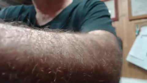 Snapshot of hardbuns chatting on November 14, 2025, 9:57 pm Brad online show from November 14, 2025, 9:57 pm