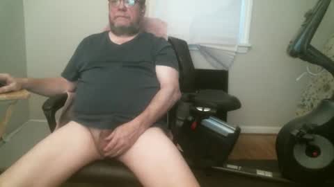 Snapshot of hardmik chatting on February 4, 2026, 12:11 pm Mik online show from February 4, 2026, 12:11 pm