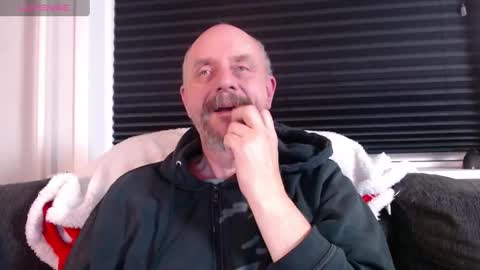 MrLazy online show from December 22, 2024, 6:37 pm