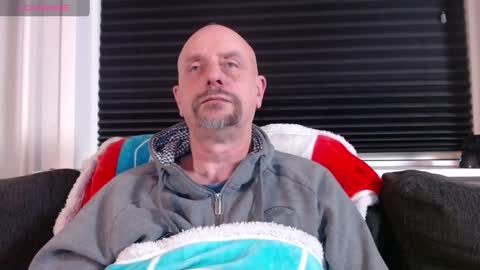 MrLazy online show from January 3, 2025, 11:33 pm