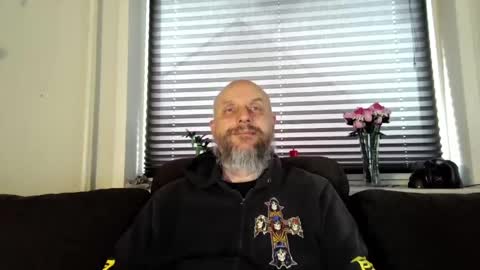 MrLazy online show from April 14, 2026, 11:38 am