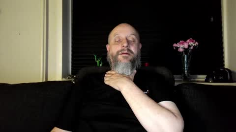 MrLazy online show from April 18, 2026, 3:32 am