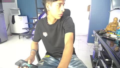 Snapshot of hardsexlove08 chatting on February 18, 2026, 9:33 pm Andres Dean online show from February 18, 2026, 9:33 pm