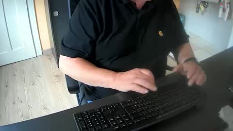 hardy3251 online show from September 22, 2025, 10:17 am