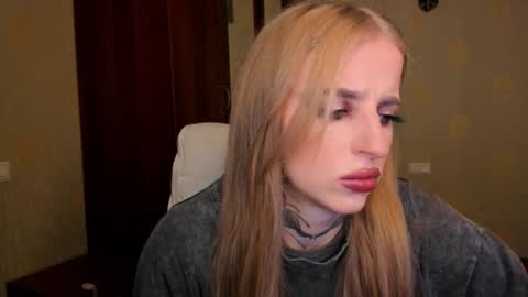 Snapshot of harley_kimm chatting on October 3, 2025, 5:48 am Julia online show from October 3, 2025, 5:48 am