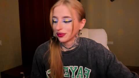 Snapshot of harley_kimm chatting on October 6, 2025, 5:16 am Julia online show from October 6, 2025, 5:16 am