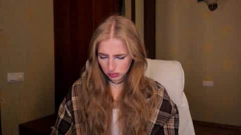 Snapshot of harley_kimm chatting on October 16, 2025, 5:52 am Julia online show from October 16, 2025, 5:52 am