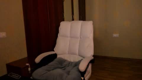 Snapshot of harley_kimm chatting on November 13, 2025, 5:39 am Julia online show from November 13, 2025, 5:39 am