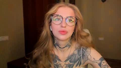 Snapshot of harley_kimm chatting on November 14, 2025, 5:50 am Julia online show from November 14, 2025, 5:50 am