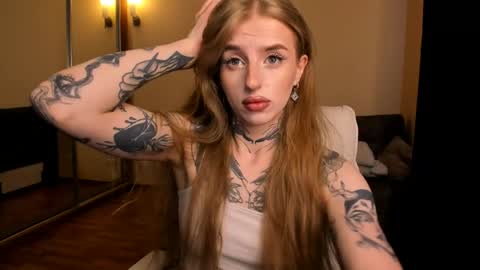 Julia online show from June 8, 2026, 5:19 am