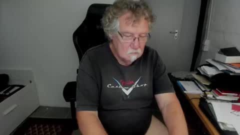 Snapshot of harleyl1 chatting on September 22, 2025, 8:38 am Manni online show from September 22, 2025, 8:38 am