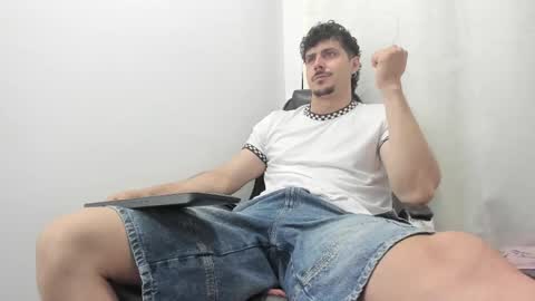 Snapshot of harrydaviss chatting on October 8, 2025, 5:05 am alpha online show from October 8, 2025, 5:05 am