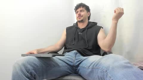 Snapshot of harrydaviss chatting on October 15, 2025, 3:28 am alpha online show from October 15, 2025, 3:28 am