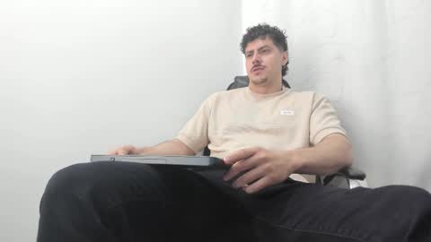 Snapshot of harrydaviss chatting on November 1, 2025, 3:19 am alpha online show from November 1, 2025, 3:19 am