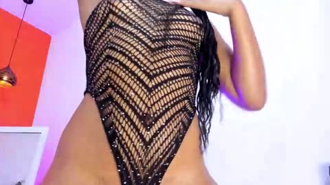 Snapshot of hassly_hot69 chatting on October 17, 2025, 8:44 pm Nicky bac online show from October 17, 2025, 8:44 pm