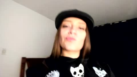 Nicole Dior online show from June 25, 2026, 5:07 am
