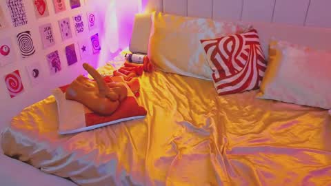 Alicia online show from May 18, 2026, 4:07 am