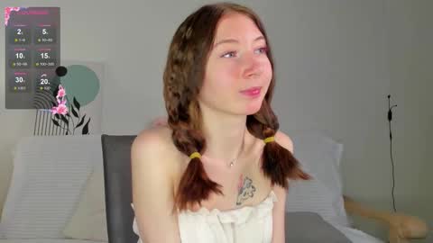 Lola online show from November 24, 2025, 8:14 am