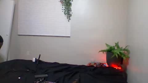 hawtchoc37 online show from June 9, 2026, 7:53 am