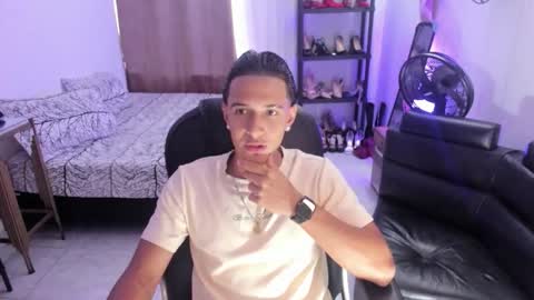 Snapshot of haydenn_boy chatting on November 8, 2025, 8:51 pm Hayen Boy online show from November 8, 2025, 8:51 pm