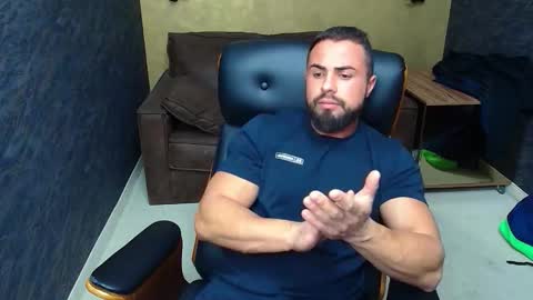 HayesWood online show from October 28, 2025, 5:44 am