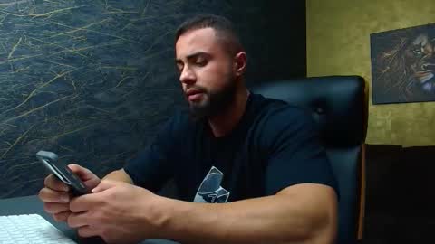 HayesWood online show from November 10, 2025, 5:39 am