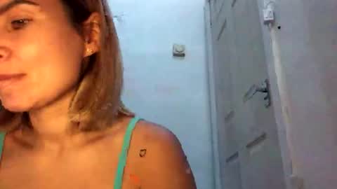 Hayle online show from October 19, 2025, 8:42 pm