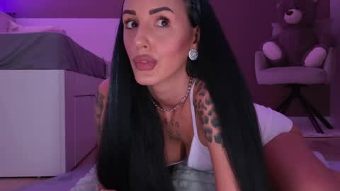 Hayley online show from April 9, 2026, 9:42 pm