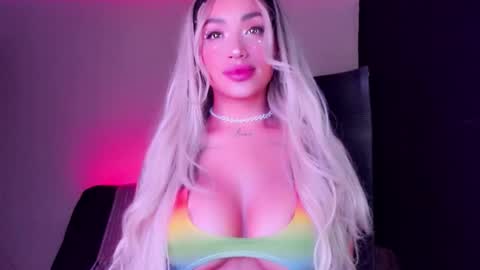 Snapshot of hazeeell chatting on October 4, 2025, 12:52 am Marie online show from October 4, 2025, 12:52 am