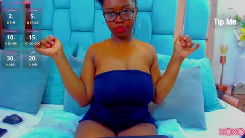 hazel_lanee online show from April 20, 2026, 12:02 am