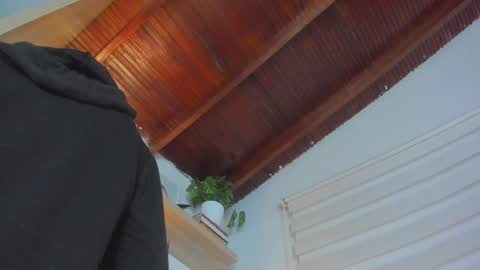 Im Hazel online show from December 31, 2024, 2:08 am