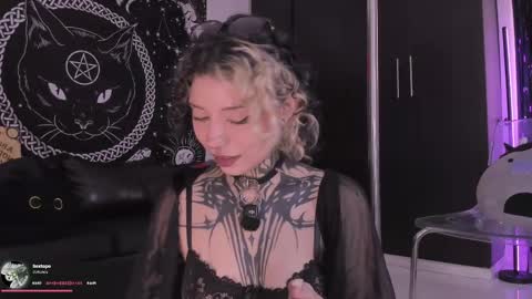 Snapshot of hazellwitch chatting on May 4, 2026, 6:26 pm Hazell Witch online show from May 4, 2026, 6:26 pm