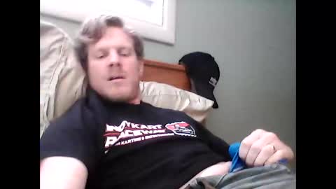 Snapshot of heags83 chatting on February 21, 2025, 6:04 pm heags83 online show from February 21, 2025, 6:04 pm