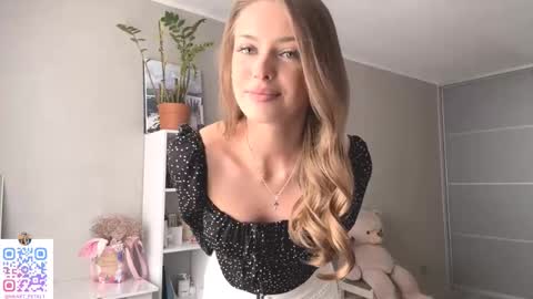 Mona online show from October 9, 2025, 9:40 am