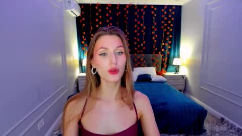 heartedlove_1 online show from November 10, 2025, 4:33 am