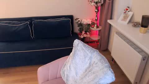 Heaven girl online show from October 3, 2025, 6:49 pm