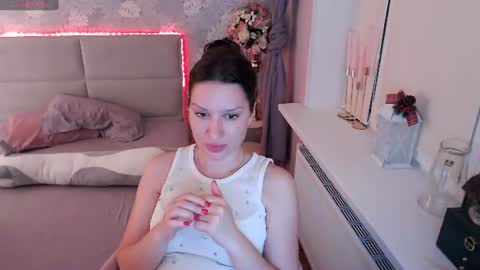 Snapshot of heaven_chloe chatting on July 1, 2026, 8:19 pm Heaven girl online show from July 1, 2026, 8:19 pm