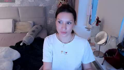 Snapshot of heaven_chloe chatting on July 3, 2026, 7:31 pm Heaven girl online show from July 3, 2026, 7:31 pm
