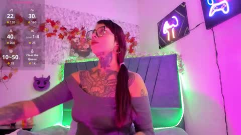 Snapshot of hecate_queen chatting on October 27, 2025, 12:20 pm Hecate Queen online show from October 27, 2025, 12:20 pm