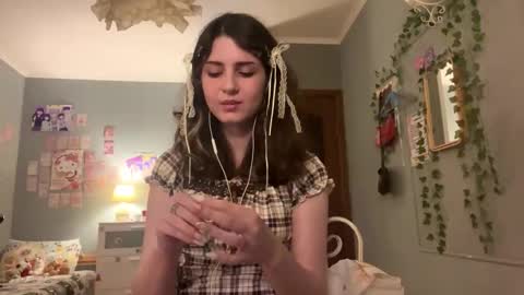 Sarah online show from December 2, 2025, 3:51 pm