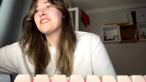 Molly online show from June 25, 2026, 6:23 pm