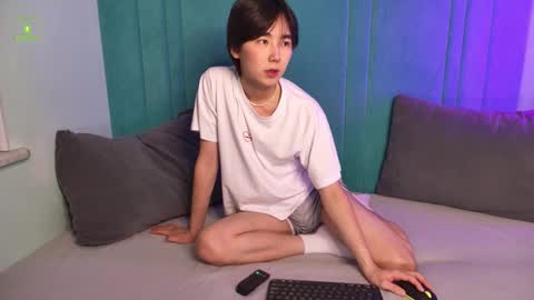 HEEJIN online show from November 8, 2025, 8:40 pm