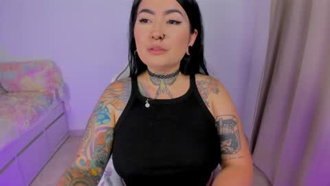 Snapshot of heey_kitty chatting on May 10, 2026, 4:01 pm IM EMY online show from May 10, 2026, 4:01 pm